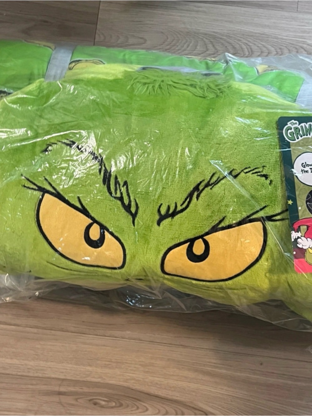 The Grinch Glow in the Dark Kids Plush Slumber
Sleeping Bag 56" × 31" | New - Picture 10 of 13